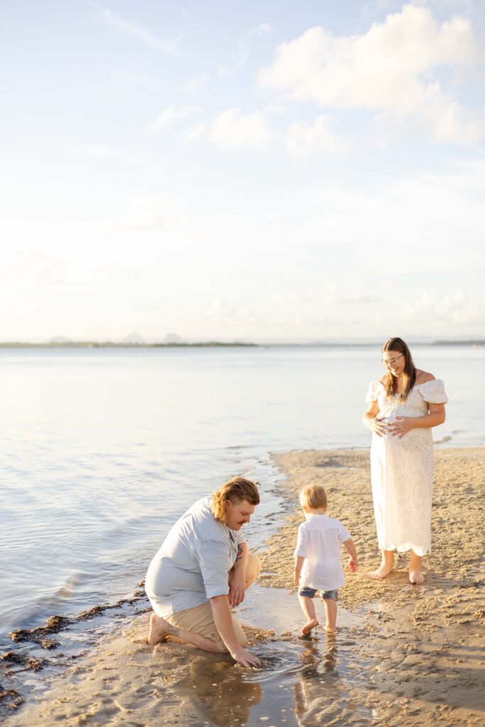 Brisbane family photography. Maternity photoshoot at beach