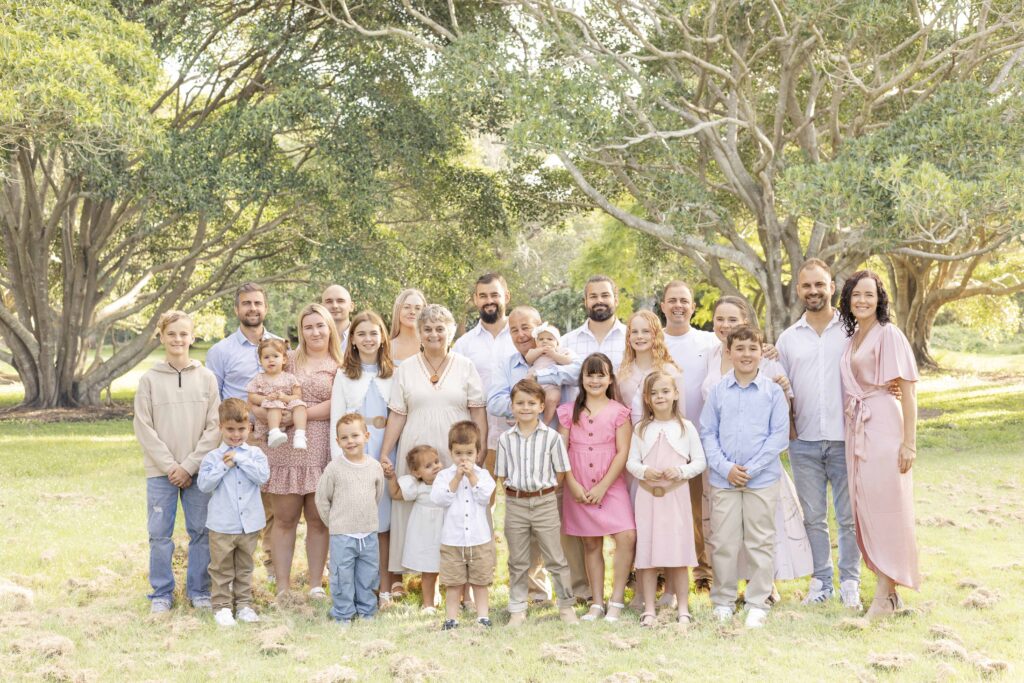 What to wear to family photoshoot - well coordinated outfits. Brisbane Family Photographer