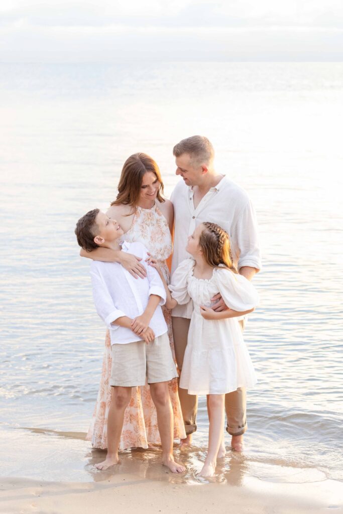 Neutral coloured photoshoot outfits. Brisbane Family Photographer. Sharon Joseph